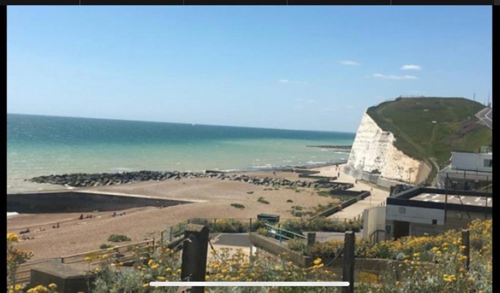 Beach, Hills, Food, Scenic Walks-The Kelp House. Peacehaven エクステリア 写真