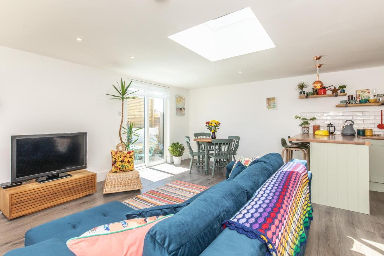Beach, Hills, Food, Scenic Walks-The Kelp House. Peacehaven エクステリア 写真
